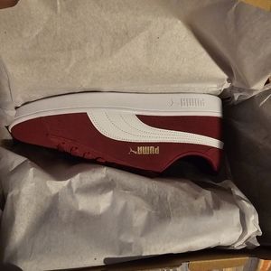 Deep red Pumas
